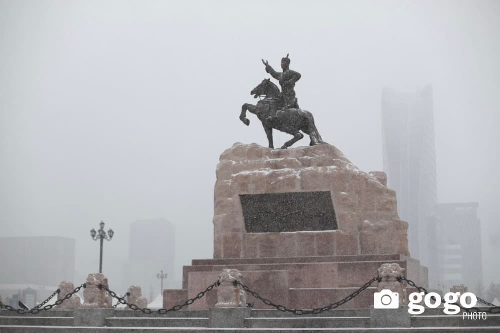 Цасан шуурга шуурч, ихэнх нутгаар хүйтэрнэ