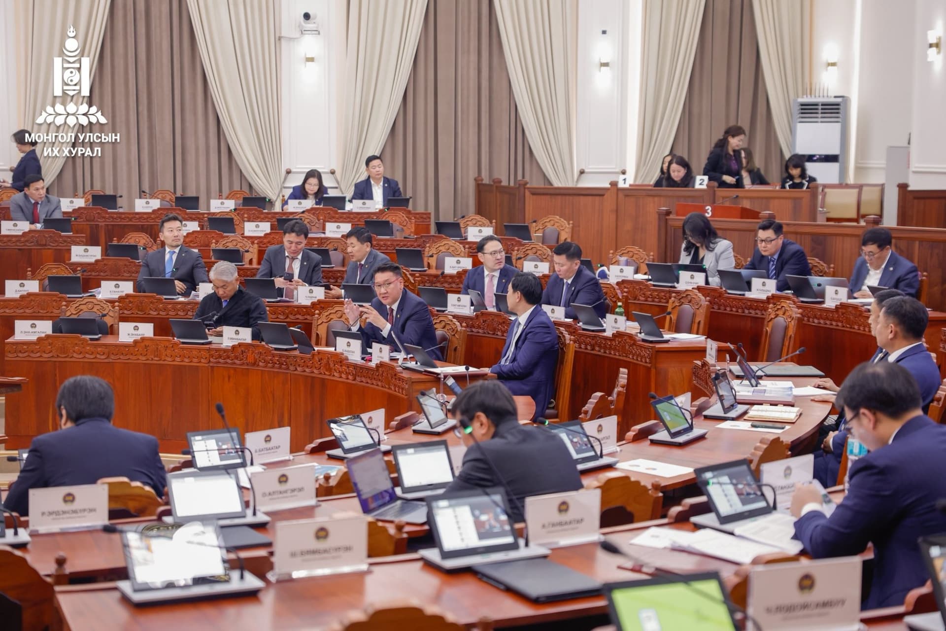 ТӨСВИЙН ТОДОТГОЛ: Ирэх сарын 1-нээс тэтгэвэр 100-300 мянган төгрөгөөр нэмэгдэнэ