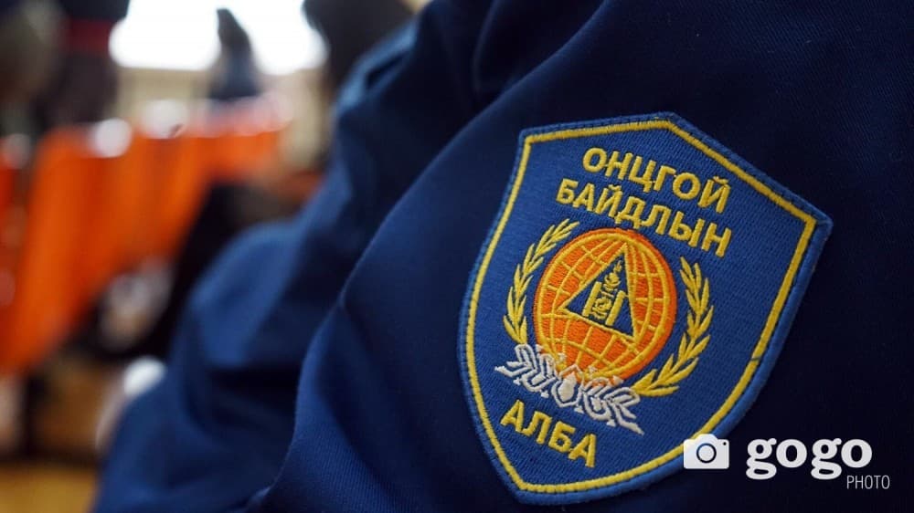 10 настай хоёр хүү Хэрлэн голын мөсөн дээр тоглож байхад мөс цөмөрчээ