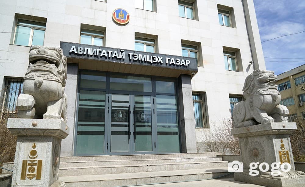 АТГ: Төрсөн эгчтэйгээ бүлэглэн удаа дараагийн үйлдлээр 4.7 тэрбум төгрөгийг шилжүүлж хохирол учруулжээ